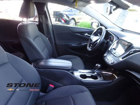 Used 2018 Chevrolet Malibu LT FWD image 16