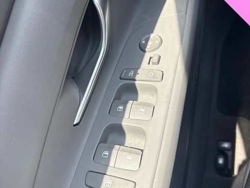 Certified 2025 Hyundai Elantra SE FWD image 11