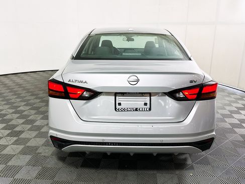Used 2024 Nissan Altima 2.5 SV FWD image 4