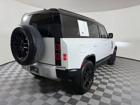Used 2024 Land Rover Defender 110 S image 8