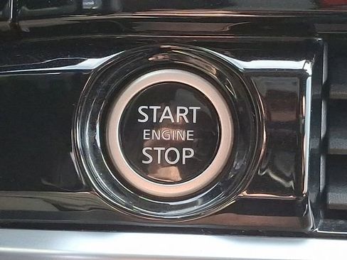 Used 2022 Nissan Pathfinder SV image 24