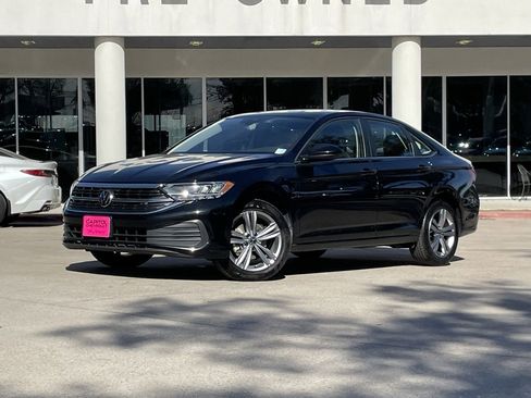 Used 2024 Volkswagen Jetta SE image 2