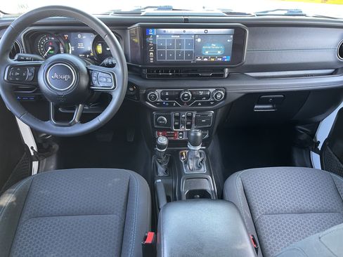 Used 2024 Jeep Wrangler Unlimited Rubicon 4xe AWD/4WD image 21