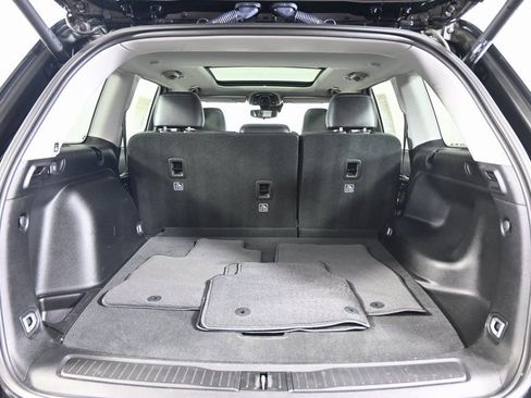 Used 2023 Jeep Grand Cherokee Limited w/ Black Appearance Package image 16