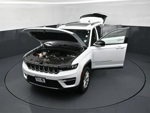 Used 2024 Jeep Grand Cherokee Limited AWD/4WD image 25