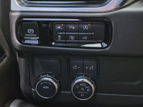 Used 2025 GMC Yukon Denali image 24