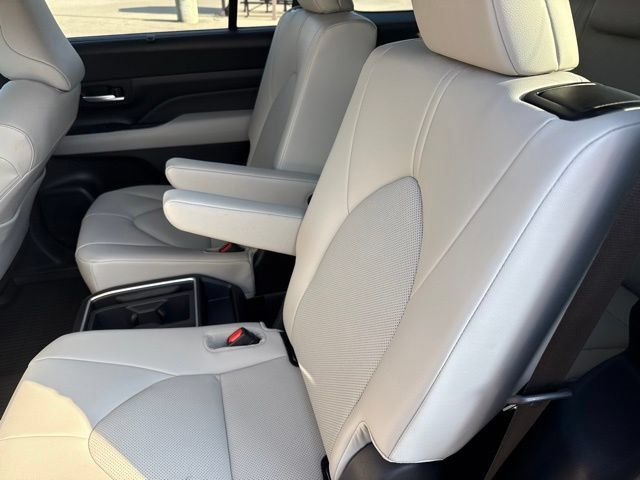Used 2026 Toyota Grand Highlander XLE FWD image 21