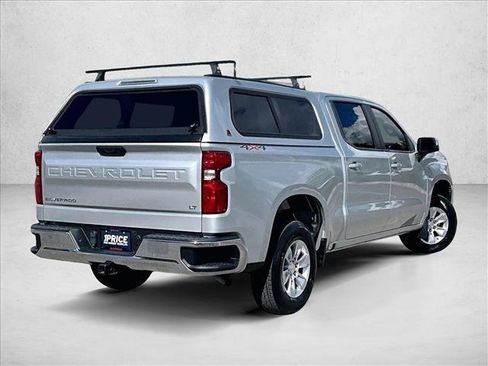 Used 2022 Chevrolet Silverado 1500 LT AWD/4WD image 2