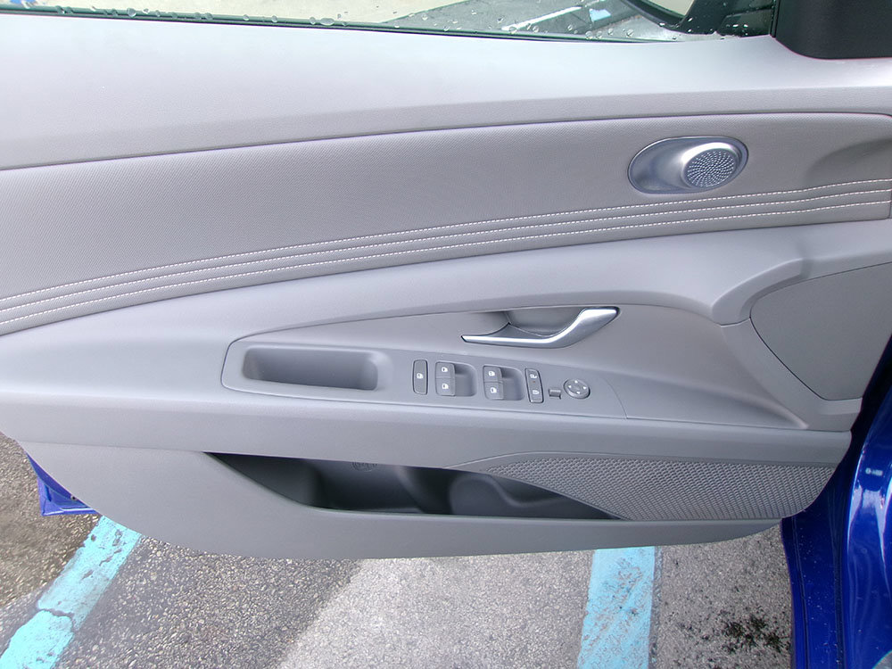 Used 2025 Hyundai Elantra SEL FWD image 14