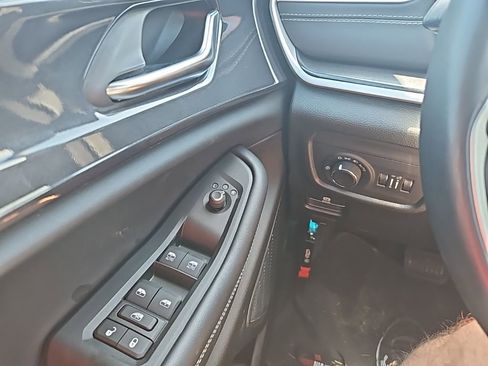 Used 2021 Jeep Grand Cherokee L Laredo image 22