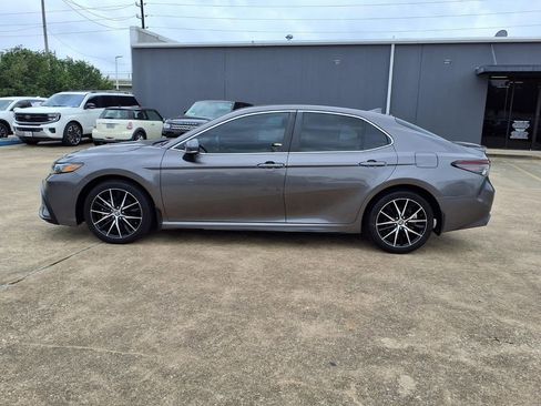 Used 2023 Toyota Camry SE FWD image 5