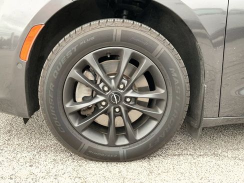 Used 2020 Chrysler Pacifica Touring-L w/ Advanced Safetytec Group image 16