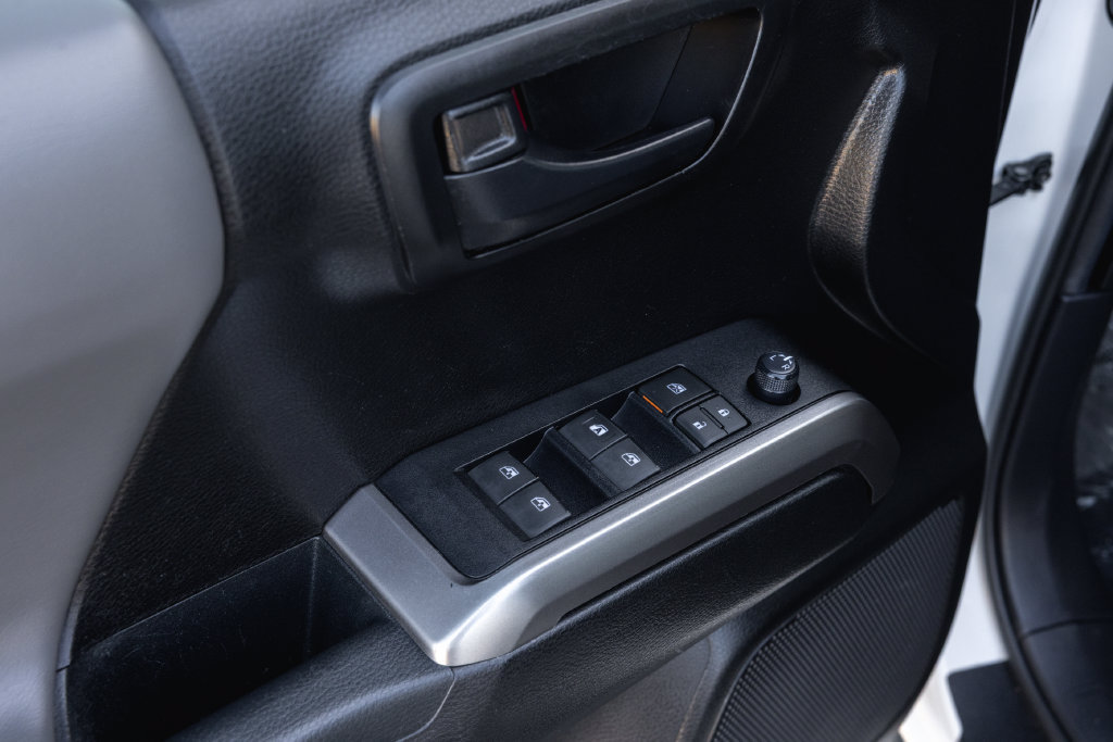 Used 2021 Toyota Tacoma SR5 RWD image 9