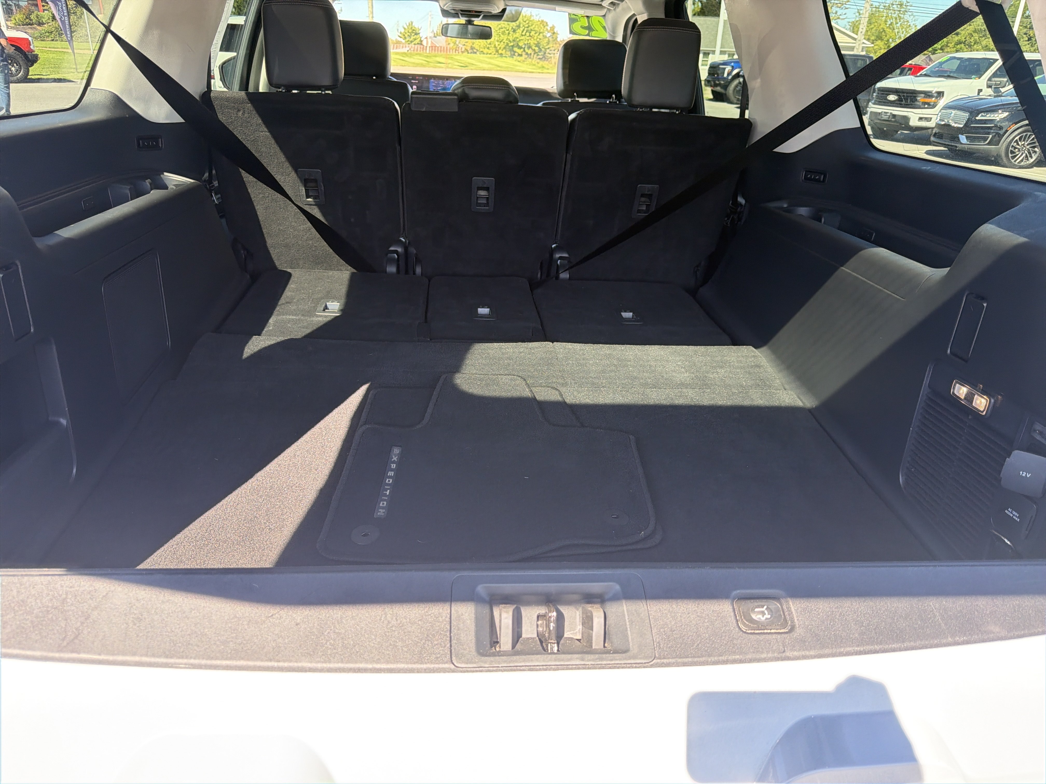 Used 2025 Ford Expedition Max Platinum AWD/4WD image 5