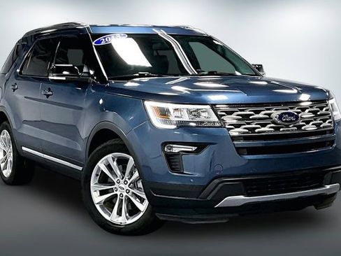 Used 2018 Ford Explorer XLT w/ Equipment Group 202A AWD/4WD image 1