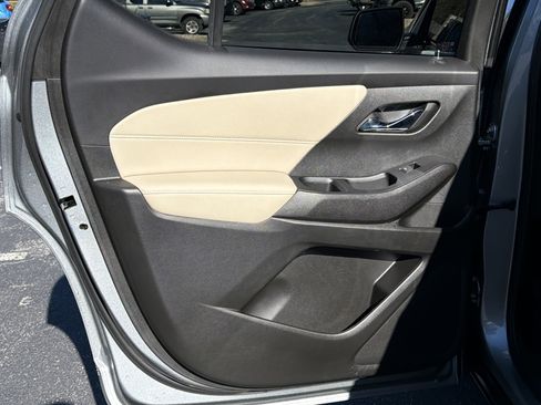 Used 2023 Chevrolet Traverse LS image 21