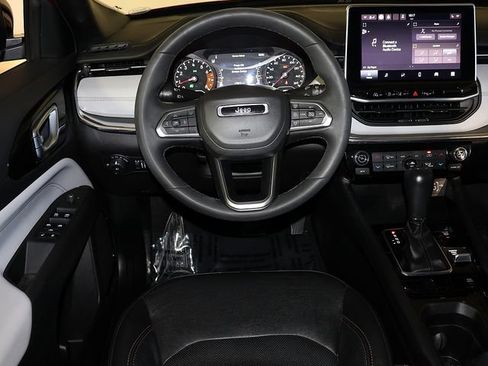 Used 2023 Jeep Compass Limited AWD/4WD image 3
