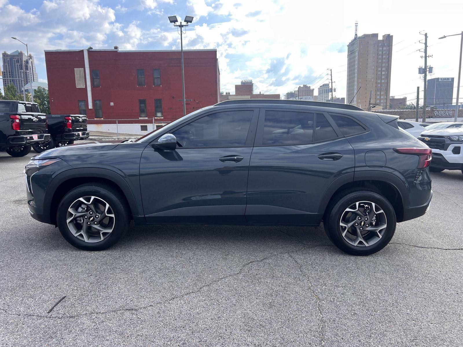 Used 2025 Chevrolet Trax LT w/ Driver Confidence Package FWD image 27
