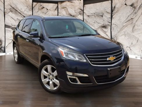 Used 2016 Chevrolet Traverse LT w/ Style and Technology Package image 3