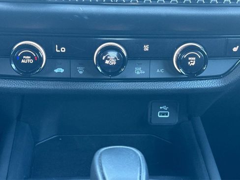 Certified 2025 Honda HR-V Sport image 22