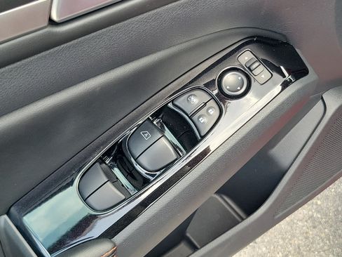 Used 2024 Nissan Altima 2.5 SR FWD image 26