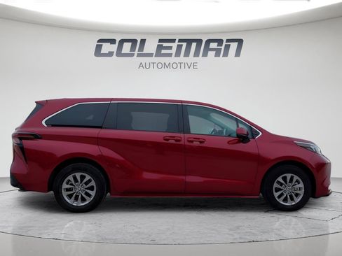 Used 2024 Toyota Sienna LE image 6