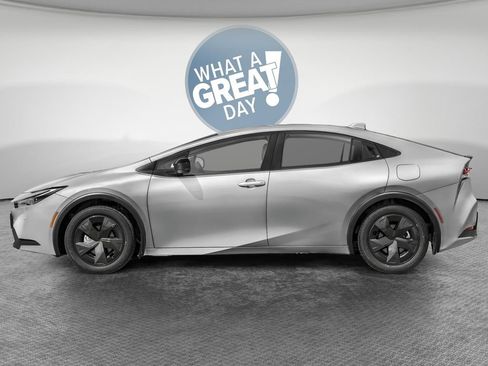 New 2026 Toyota Prius XLE FWD image 3