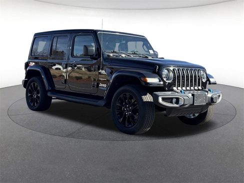 Used 2022 Jeep Wrangler Unlimited Sahara image 7
