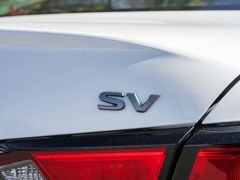 Used 2023 Nissan Altima 2.5 SV w/ SV Premium Package image 9