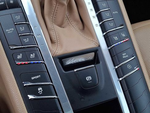 Used 2016 Porsche Macan S image 21