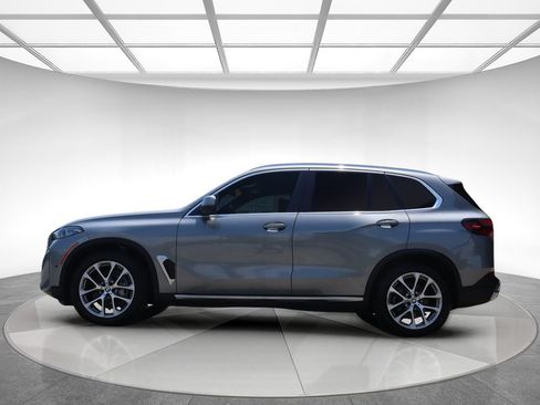 Used 2024 BMW X5 xDrive40i w/ Premium Package AWD/4WD image 4