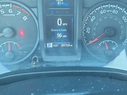 Used 2022 Toyota Tacoma SR AWD/4WD image 16