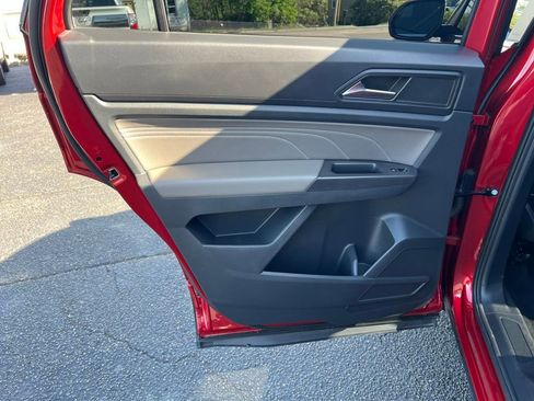 Used 2022 Volkswagen Atlas Cross Sport SE w/ Black Wheel Package image 18