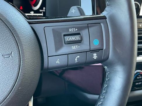 Used 2025 Nissan Pathfinder Platinum FWD image 30