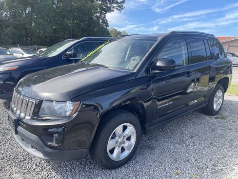 Used 2016 Jeep Compass Latitude FWD image 4