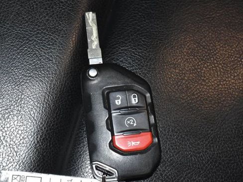 Used 2022 Jeep Wrangler Unlimited Sahara image 25