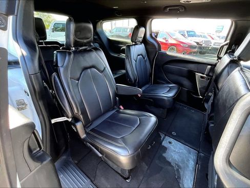 Used 2025 Chrysler Pacifica Select FWD image 23
