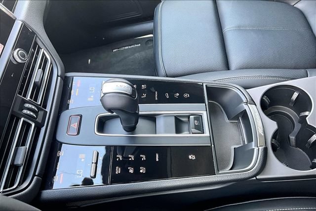 Used 2025 Porsche Macan AWD/4WD image 24