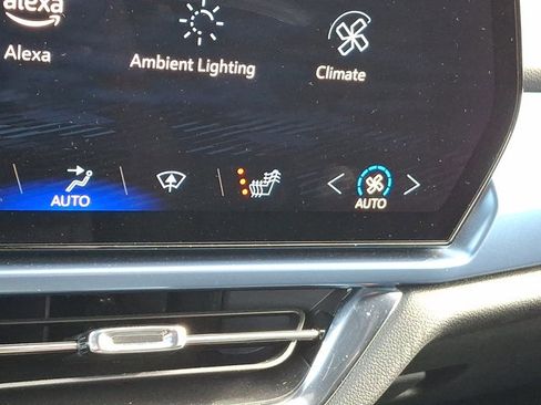 Used 2025 Chevrolet Equinox EV LT w/ Convenience Package image 26