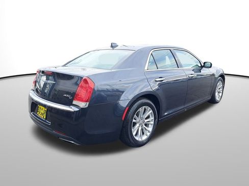 Used 2016 Chrysler 300 C image 6