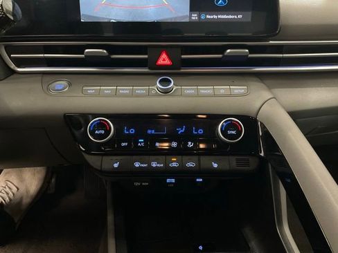 Used 2025 Hyundai Elantra SEL FWD image 20