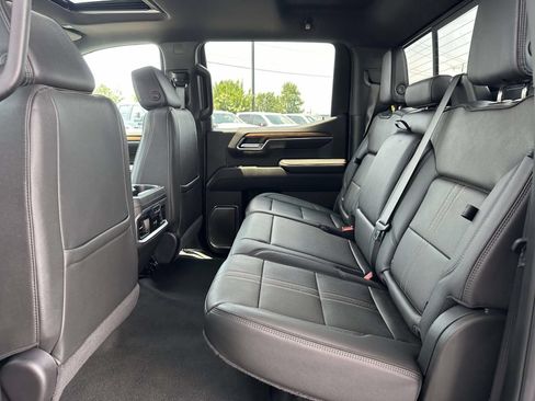Certified 2024 Chevrolet Silverado 1500 High Country w/ High Country Premium Package AWD/4WD image 24