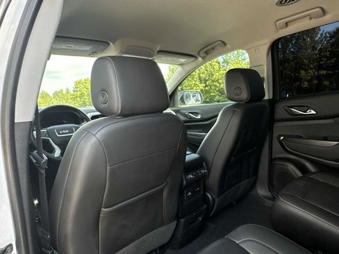 Certified 2023 GMC Acadia SLT w/ Elevation Edition FWD image 19