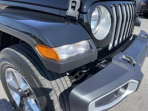 Used 2022 Jeep Wrangler Unlimited Sahara w/ Safety Group AWD/4WD image 33