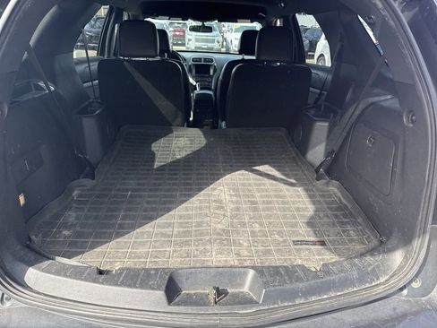 Used 2017 Ford Explorer XLT w/ Equipment Group 202A AWD/4WD image 19