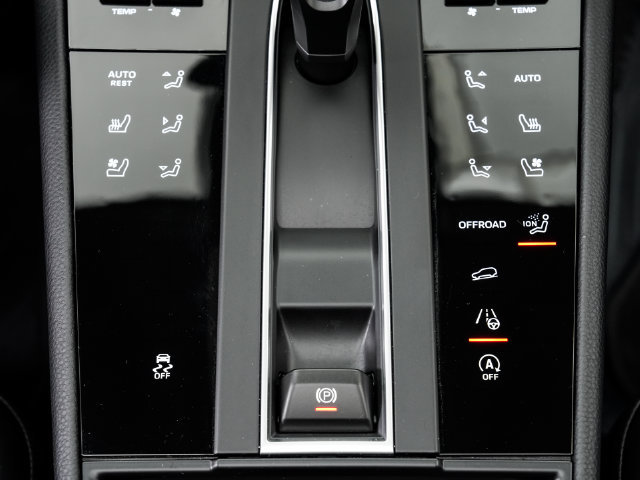 Certified 2026 Porsche Macan AWD/4WD image 19