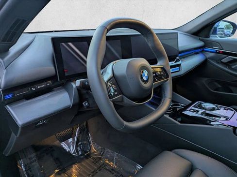 Certified 2024 BMW 530i w/ Convenience Package image 10