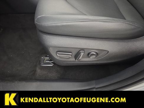 Used 2025 Toyota Grand Highlander AWD image 23