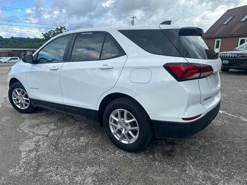 Used 2023 Chevrolet Equinox LS w/ LS Convenience Package AWD/4WD image 3