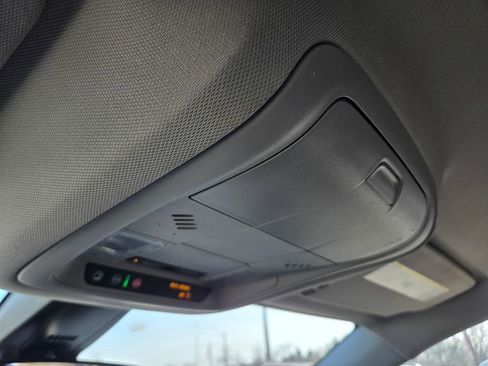 Used 2023 GMC Acadia SLE w/ Driver Convenience Package image 15